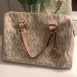 MICHAEL KORS Large Grayson Vanilla Logo Satchel